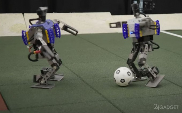 Google научила роботов играть в футбол (видео)