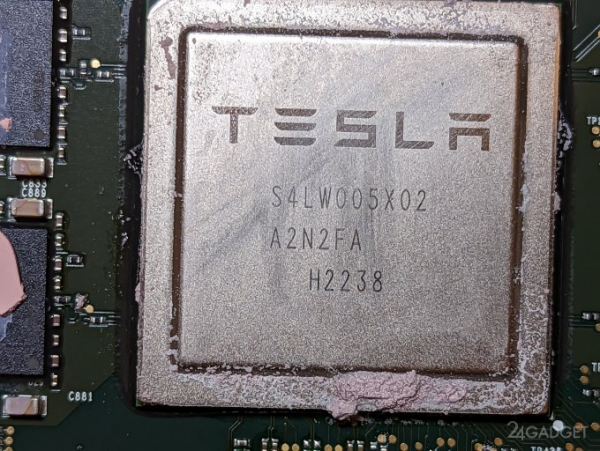 Новый бортовой компьютер Tesla изучили до анонса (5 фото)