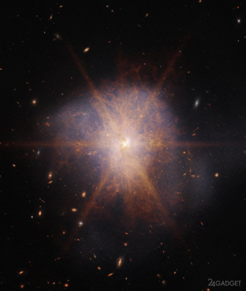 Высококачественное фото слияния двух галактик (2 фото)
