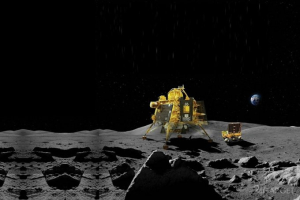 Индийская космическая станция успешно села на южный полюс Луны (2 фото)