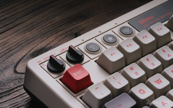 Ретроклавиатура в стиле NES и Famicom (8 фото)