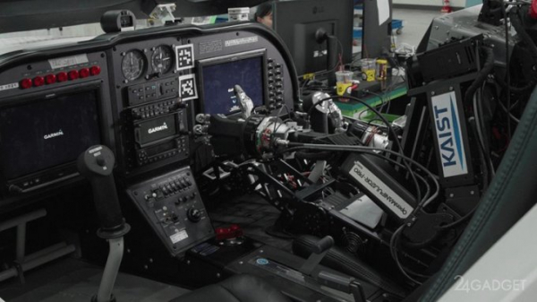 В Южной Корее разрабатывают человекоподобного робота-пилота