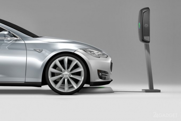 Tesla разрабатывает беспроводную зарядку для электрокаров (видео)
