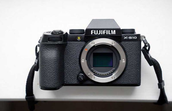 Обзор Fujifilm X-S10: маленькой камеры с большими преимуществами