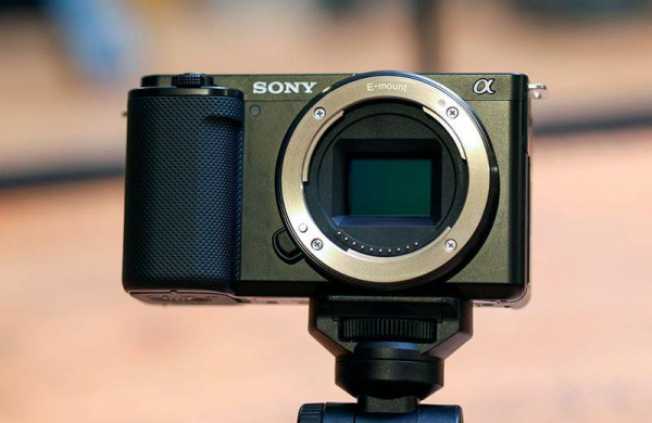 Обзор Sony ZV-E10: лучшая камера среднего уровня для видеоблога