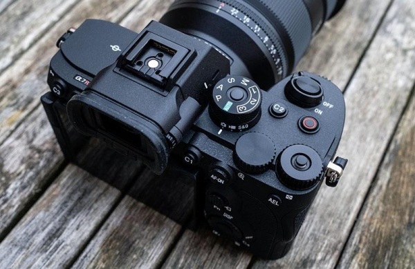 Обзор Sony a7R V: полнокадровой камеры для потрясающих фотографий разрешением 60 Мп