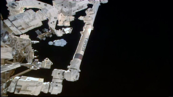 SpaceX Crew Dragon с космонавтом и тремя астронавтами вернулся на Землю после рекордных 235 суток на МКС 