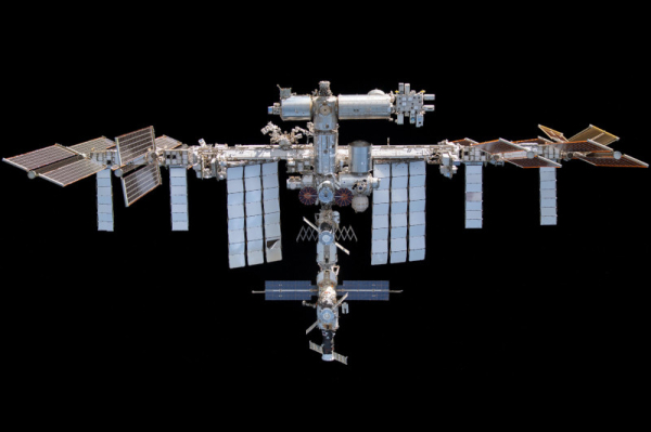 NASA снова отложило отстыковку Crew Dragon с россиянином от МКС 