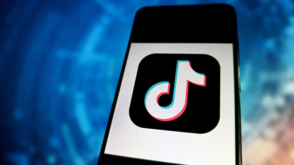 TikTok заменил сотни сотрудников искусственным интеллектом TikTok заменил сотни сотрудников искусственным интеллектом