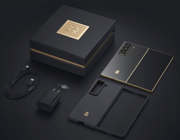 Samsung представила чёрно-золотые складные смартфоны W25 и W25 Flip для Китая Samsung представила чёрно-золотые складные смартфоны W25 и W25 Flip для Китая