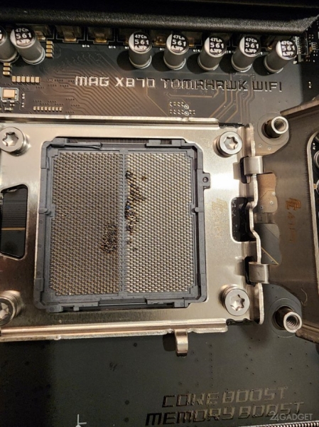 Процессор AMD Ryzen 7 9800X3D сгорел вместе с сокетом (3 фото)