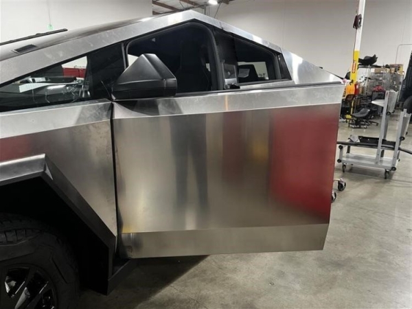Tesla обнаружила в Cybertruck как минимум два дефекта, требующих исправления Tesla обнаружила в Cybertruck как минимум два дефекта, требующих исправления