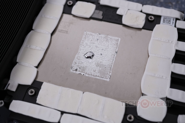 Выяснилось, как замена жидкого металла на термопасту в GeForce RTX 5090 FE влияет на температуру GPU и производительность Выяснилось, как замена жидкого металла на термопасту в GeForce RTX 5090 FE влияет на температуру GPU и производительность