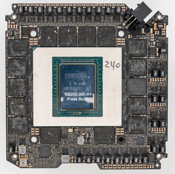 Nvidia убрала мониторинг Hot Spot у видеокарт серии GeForce RTX 50 Nvidia убрала мониторинг Hot Spot у видеокарт серии GeForce RTX 50