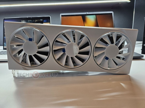 XFX показала гигантскую четырёхслотовую Radeon RX 9070 XT и версию Radeon RX 9070 поменьше 