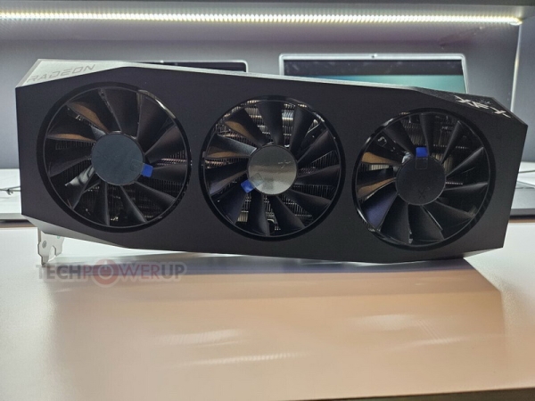 XFX показала гигантскую четырёхслотовую Radeon RX 9070 XT и версию Radeon RX 9070 поменьше 