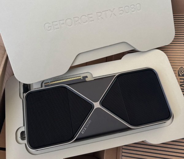 Покупатель получил уникальную GeForce RTX 5080 FE с кулером от RTX 5090 FE&nbsp;&mdash; это признак проблем с контролем качества&nbsp;у Nvidia 