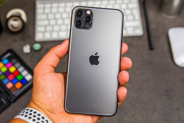 Сколько мы переплачиваем за iРhone 12 &mdash; стоит ли имя этого?