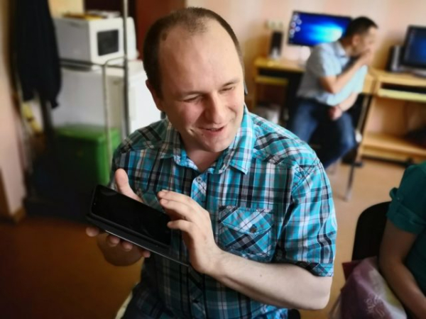 Темнота и голоса: как используют телефоны незрячие люди
