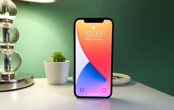 Сколько мы переплачиваем за iРhone 12 &mdash; стоит ли имя этого?