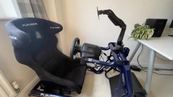 Лучшие игровые гоночные рули 2025 года: модели от Thrustmaster, Logitech и других производителей
