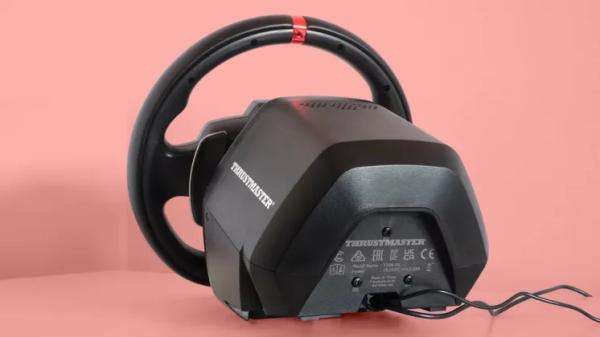 Лучшие игровые гоночные рули 2025 года: модели от Thrustmaster, Logitech и других производителей