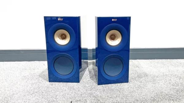 Лучшие колонки KEF 2025: бюджетные, премиальные, полочные и беспроводные системы