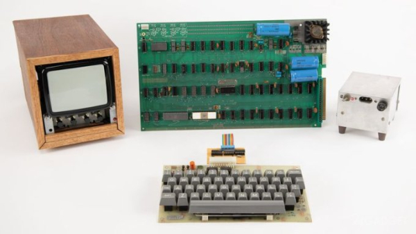 Редкий компьютер Apple-1 Bayville продали на аукционе за $375 000 Редкий компьютер Apple-1 Bayville продали на аукционе за $375 000