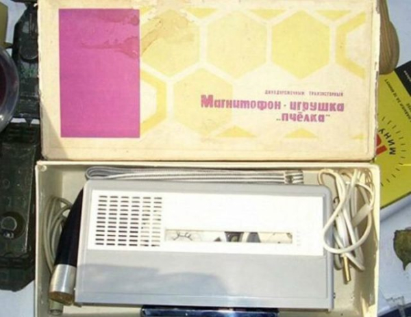 Зачем в СССР делали кассетники для детей?