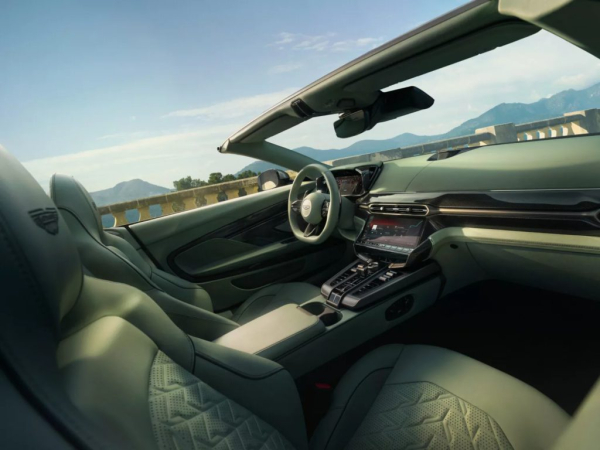Aston Martin Vanquish Volante 2026: роскошь и мощь под открытым небом Aston Martin Vanquish Volante 2026: роскошь и мощь под открытым небом