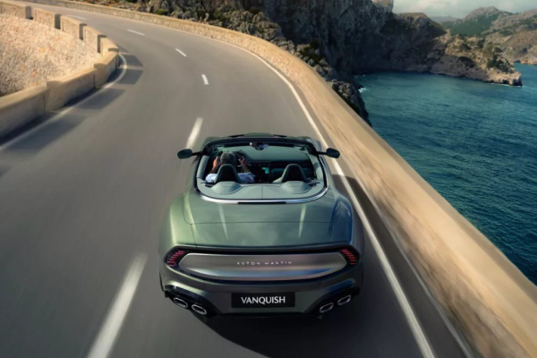 Aston Martin Vanquish Volante 2026: роскошь и мощь под открытым небом Aston Martin Vanquish Volante 2026: роскошь и мощь под открытым небом