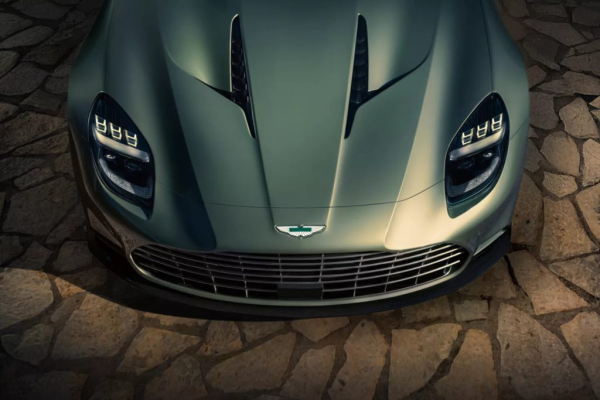 Aston Martin Vanquish Volante 2026: роскошь и мощь под открытым небом Aston Martin Vanquish Volante 2026: роскошь и мощь под открытым небом