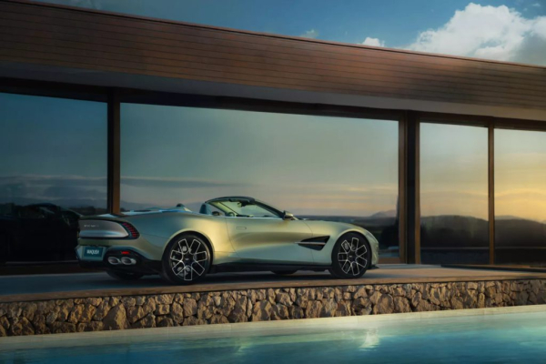 Aston Martin Vanquish Volante 2026: роскошь и мощь под открытым небом Aston Martin Vanquish Volante 2026: роскошь и мощь под открытым небом