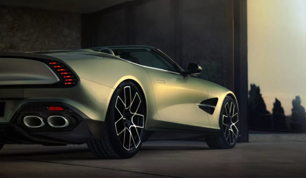 Aston Martin Vanquish Volante 2026: роскошь и мощь под открытым небом Aston Martin Vanquish Volante 2026: роскошь и мощь под открытым небом