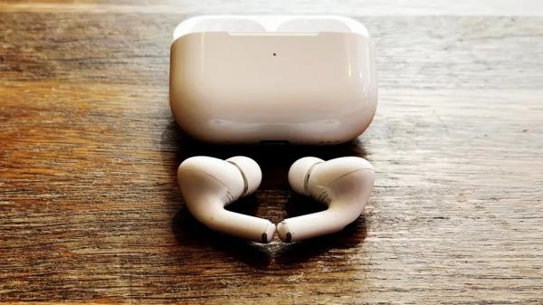 Beats Powerbeats Pro 2 против AirPods Pro 2: какие наушники лучше?