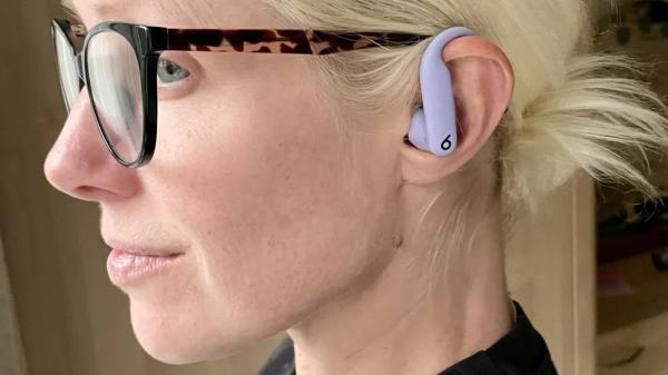 Beats Powerbeats Pro 2 против AirPods Pro 2: какие наушники лучше?