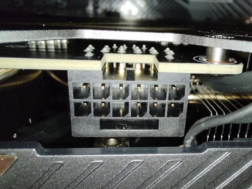 GeForce RTX 5070 тоже не защищена от проблем с разъемом 12V-2x6 GeForce RTX 5070 тоже не защищена от проблем с разъемом 12V-2x6