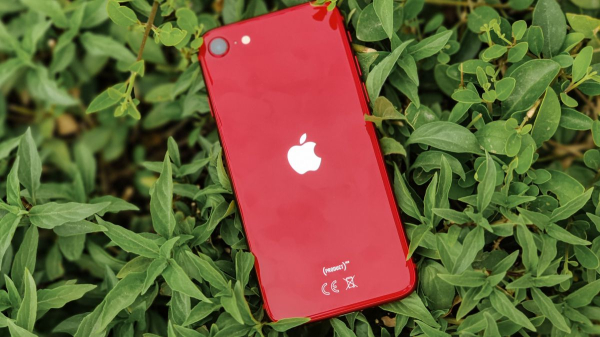 Лучший iPhone в 2025 году: топ-10 телефонов Apple Лучший iPhone в 2025 году: топ-10 телефонов Apple