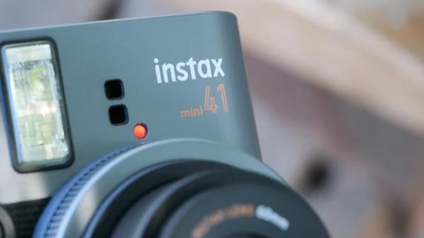 Обзор Instax Mini 41: новый дизайн любимой линейки Fujifilm Обзор Instax Mini 41: новый дизайн любимой линейки Fujifilm