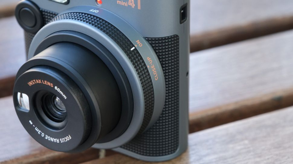 Обзор Instax Mini 41: новый дизайн любимой линейки Fujifilm