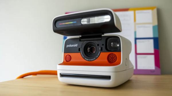 Обзор Polaroid Flip: уникальный дизайн и отличные фотографии
