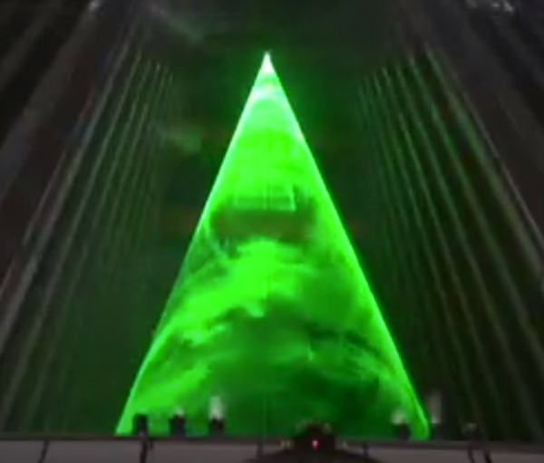 Будущее наступило! 7 самых высокотехнологичных елок в мире