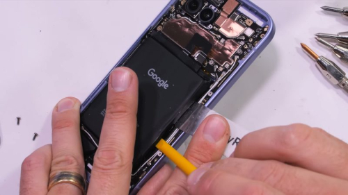 Разборка Google Pixel 9a показала конструкционные недостатки и почти полную неремонтопригодность
