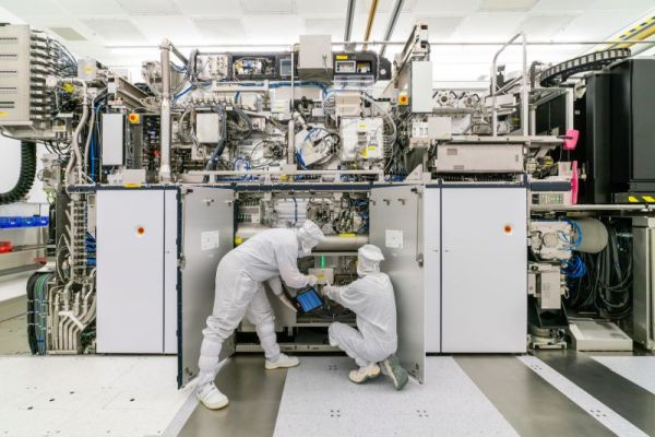 ASML, Mercedes-Benz и десятки компаний попросили ЕС отложить «Закон об ИИ» на два года ASML, Mercedes-Benz и десятки компаний попросили ЕС отложить «Закон об ИИ» на два года