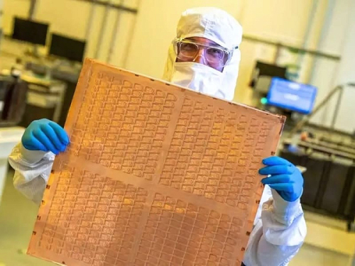 Intel отказывается от дальнейшей разработки стеклянных подложек