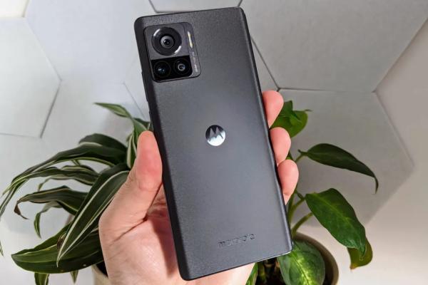 Какой самый лучший Android-телефон? Топ-9 моделей 2025 года