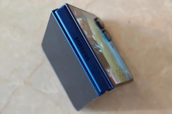 Обзор Galaxy Z Flip 7: две вещи мешают ему стать совершенством Обзор Galaxy Z Flip 7: две вещи мешают ему стать совершенством