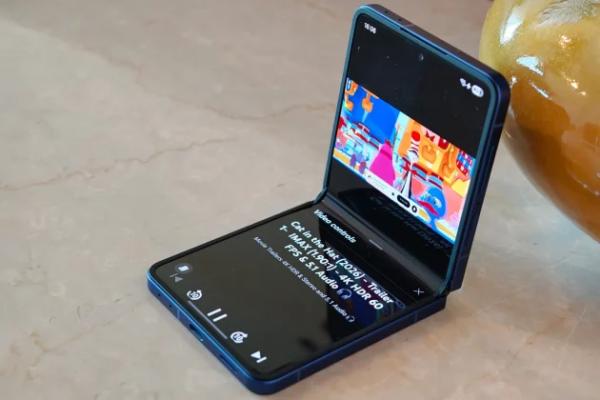 Обзор Galaxy Z Flip 7: две вещи мешают ему стать совершенством Обзор Galaxy Z Flip 7: две вещи мешают ему стать совершенством
