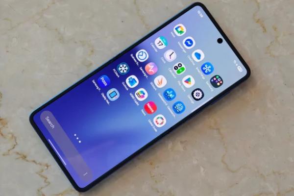 Обзор Galaxy Z Flip 7: две вещи мешают ему стать совершенством Обзор Galaxy Z Flip 7: две вещи мешают ему стать совершенством