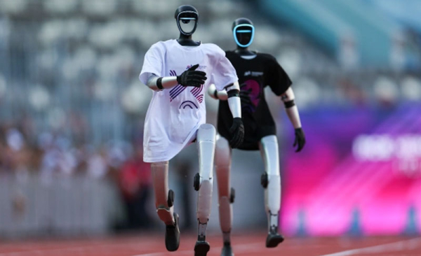 Два робота пробежали стометровку на чемпионате России по легкой атлетике Два робота пробежали стометровку на чемпионате России по легкой атлетике